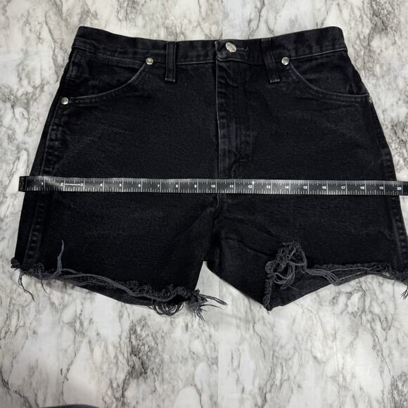 Wrangler Cowboy Cutoffs Black Wash Silver Edition Size 32 Cotton Waist 30 Womens - Picture 4 of 7